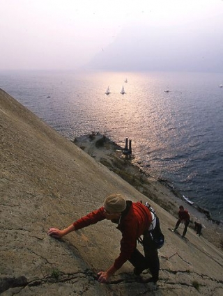  En los acantilados de Garda 